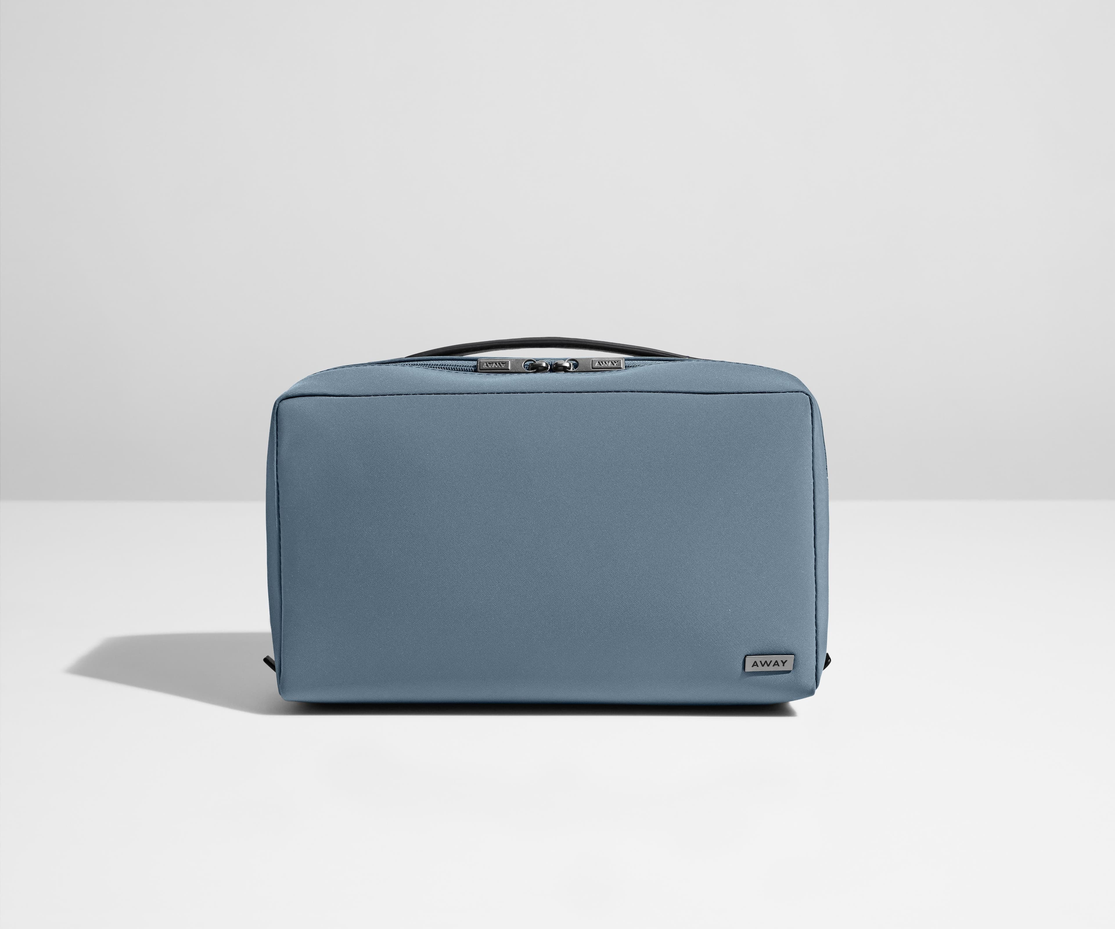 The Large Toiletry Bag in Coast Blue