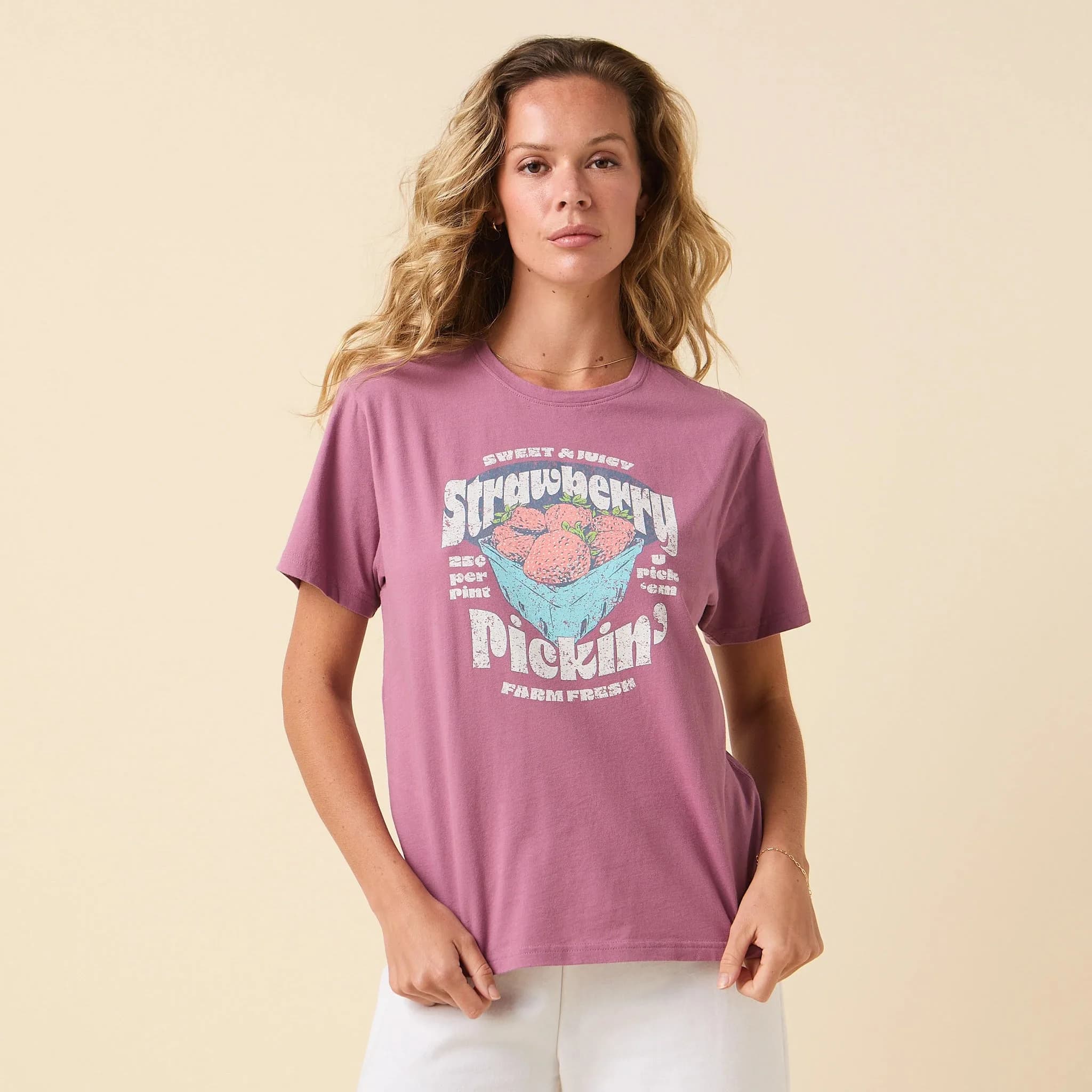 Strawberry Pickin T-shirt - Grapeade