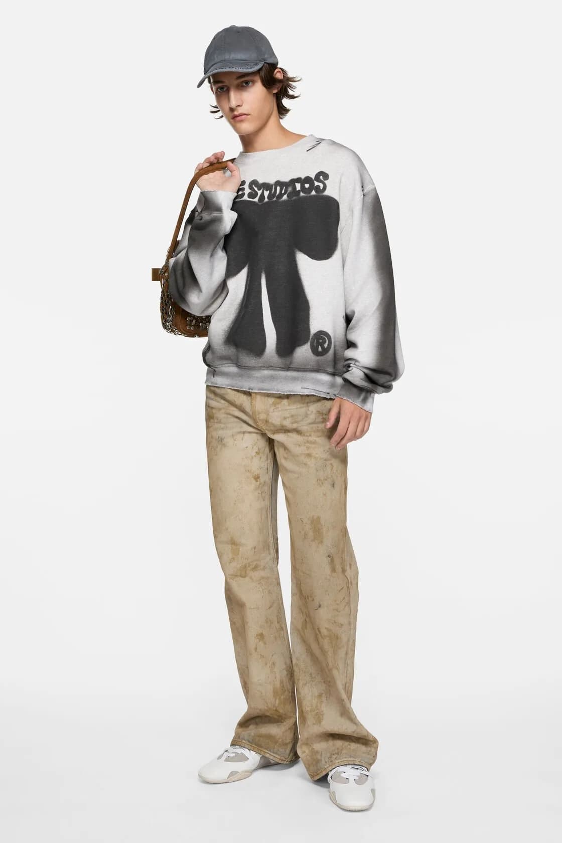 Sprayed logo sweatshirt