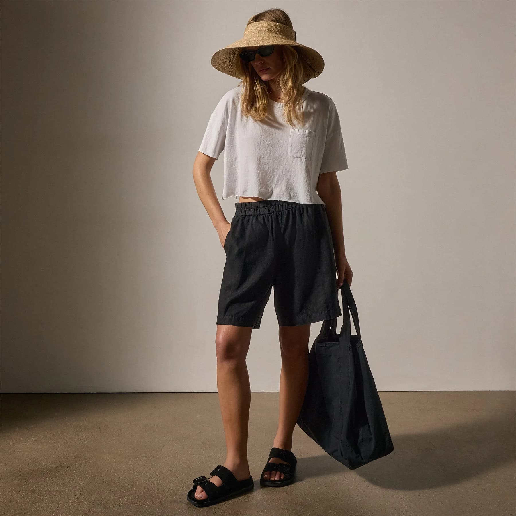 Lightweight Linen Bermuda Short - Black