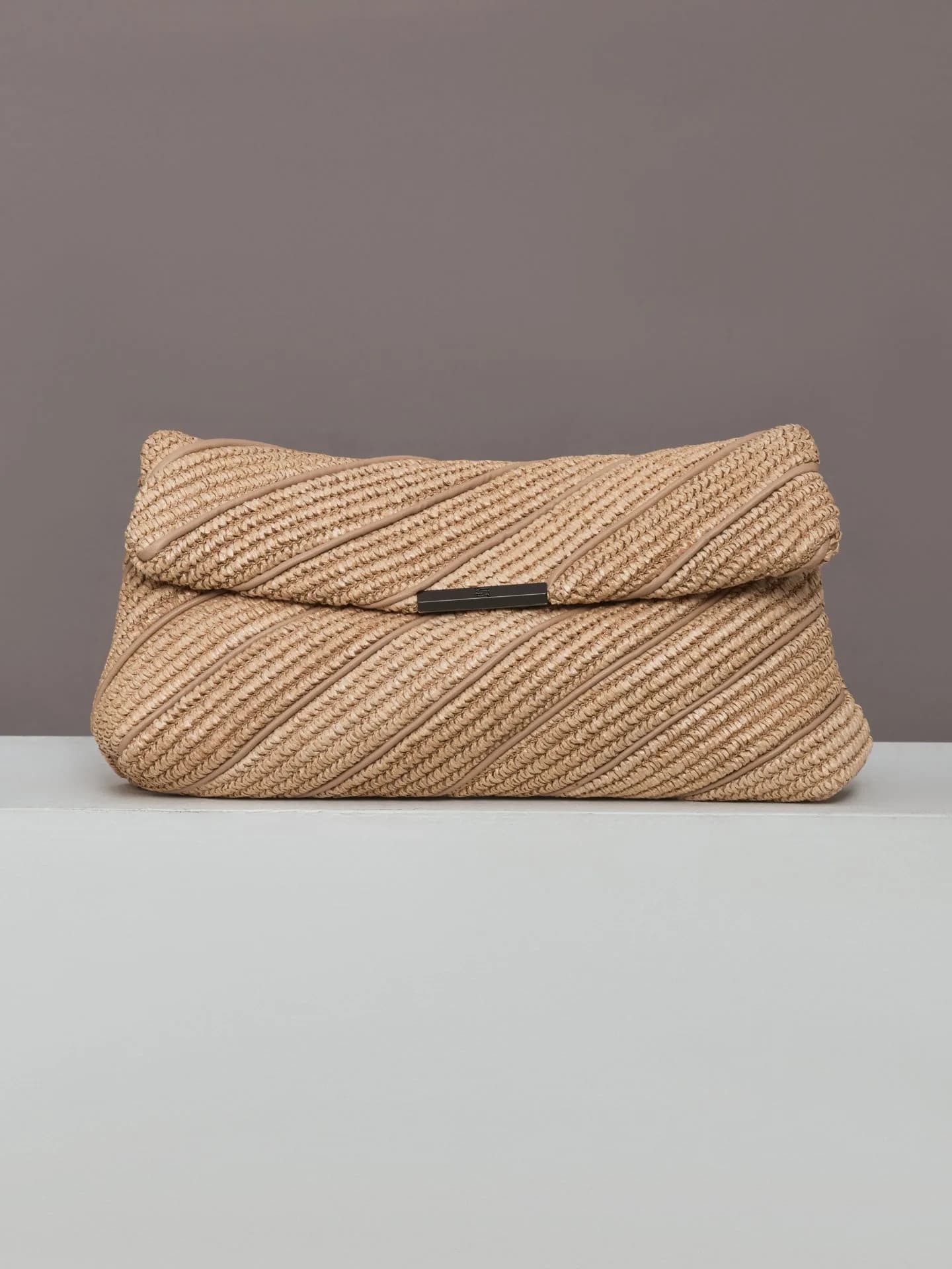Embrace Clutch - Beige Luxe & Raffia