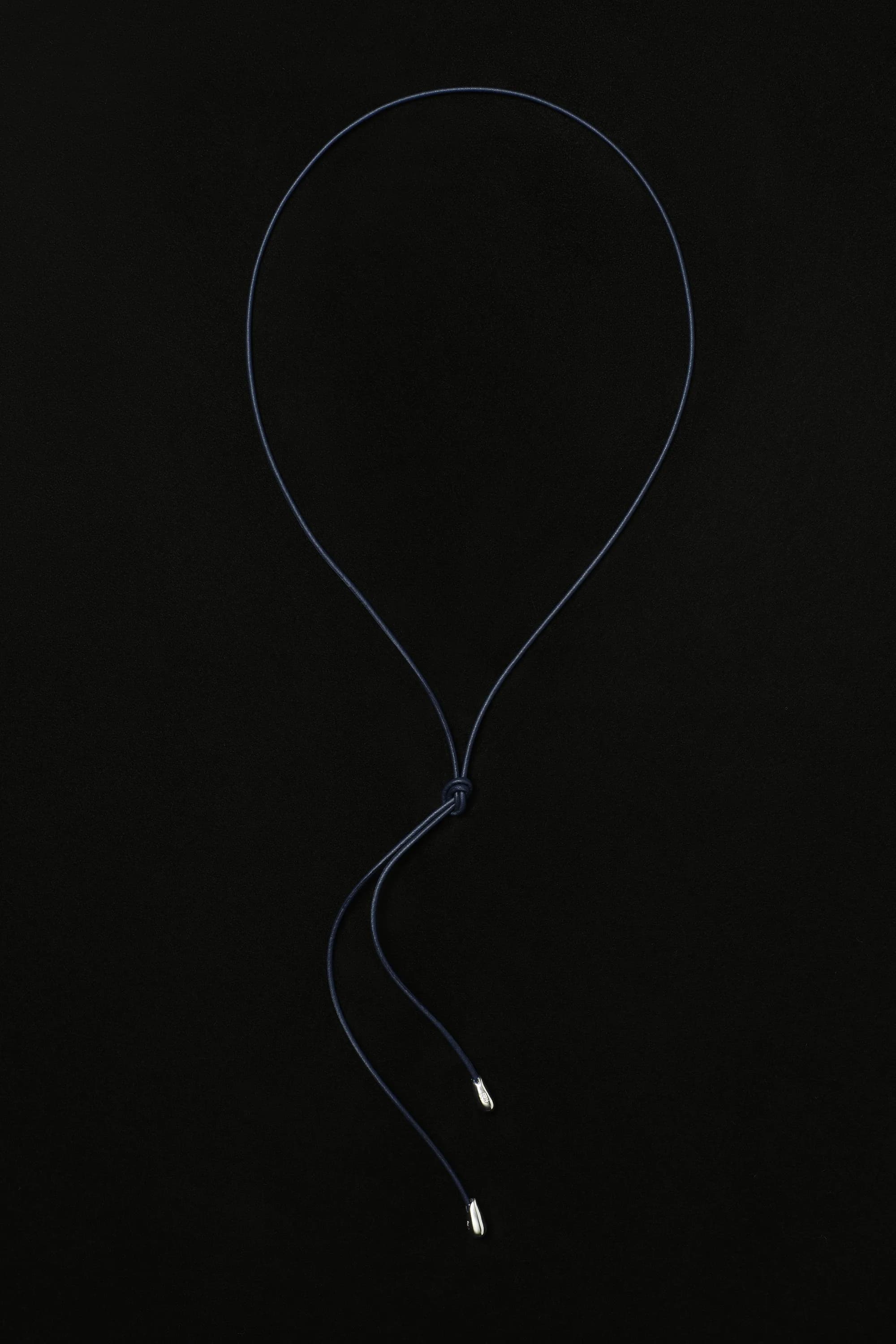 Elegant Shoelace Choker in Vegan Leather